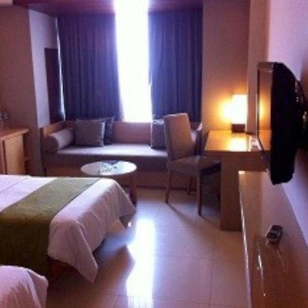 Mitra Bandung Hotel Buitenkant foto