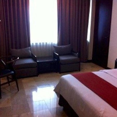 Mitra Bandung Hotel Buitenkant foto