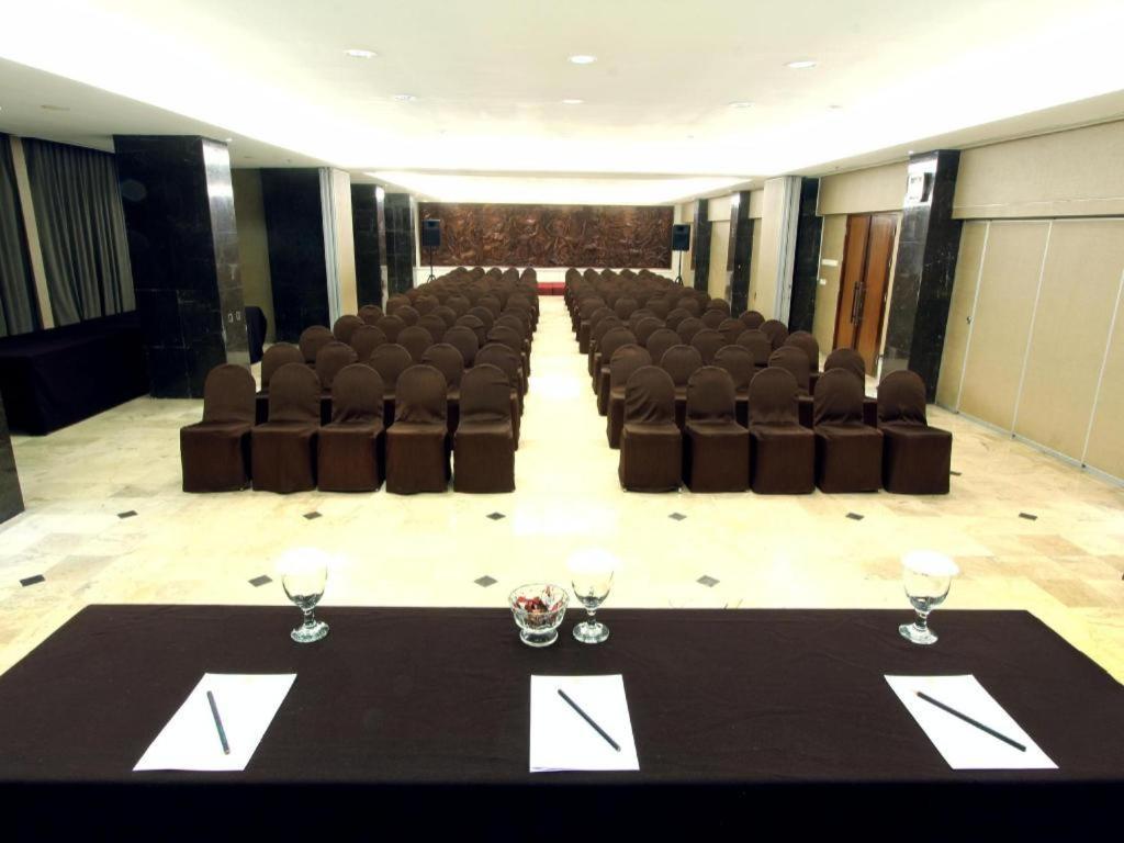 Mitra Bandung Hotel Buitenkant foto
