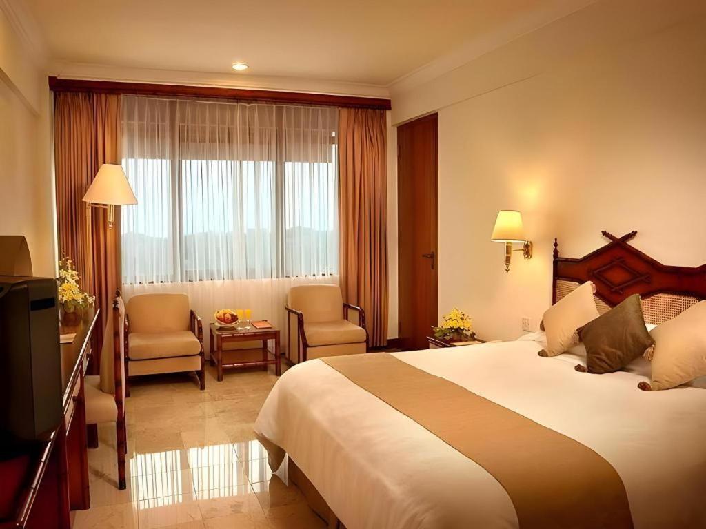 Mitra Bandung Hotel Buitenkant foto