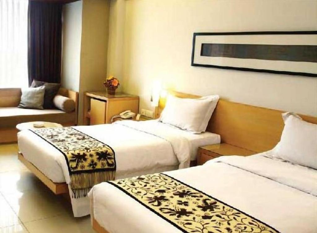 Mitra Bandung Hotel Buitenkant foto