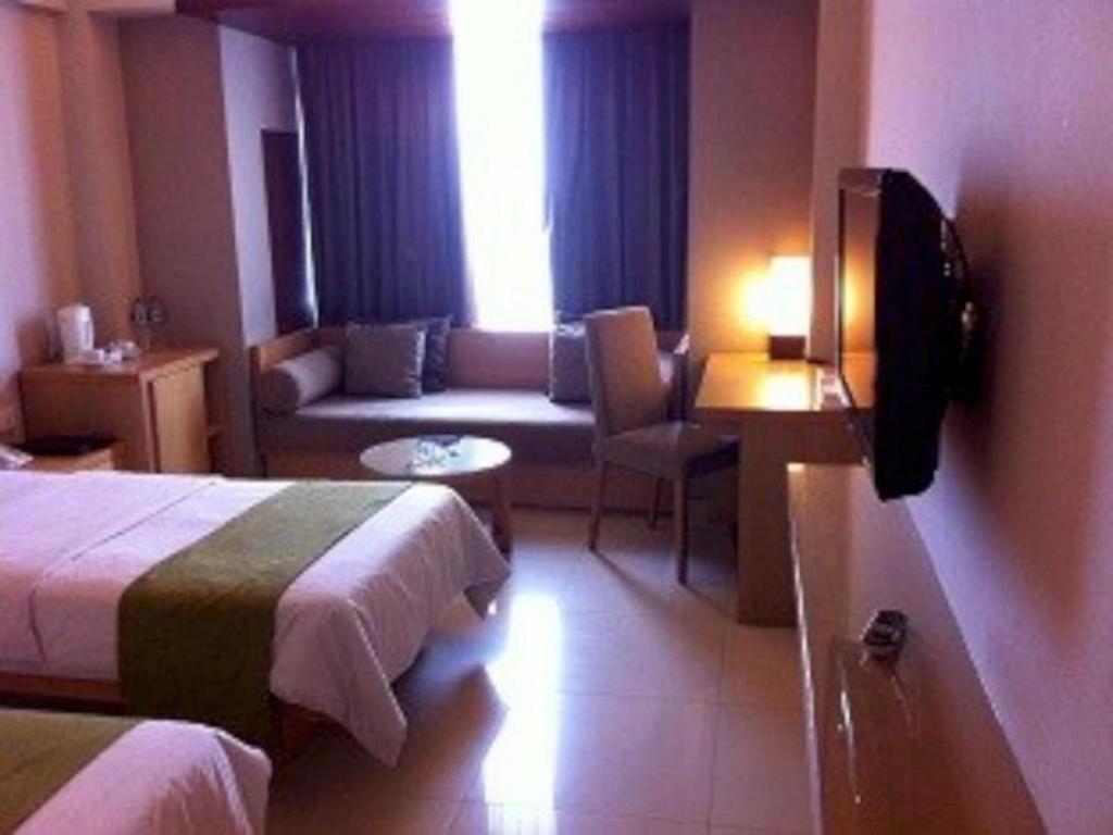 Mitra Bandung Hotel Buitenkant foto
