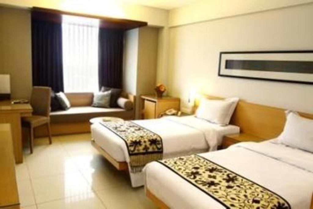 Mitra Bandung Hotel Buitenkant foto