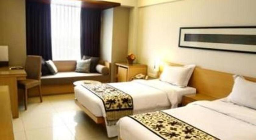 Mitra Bandung Hotel Buitenkant foto
