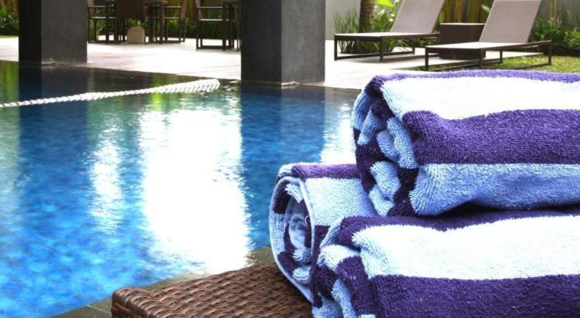 Mitra Bandung Hotel Buitenkant foto