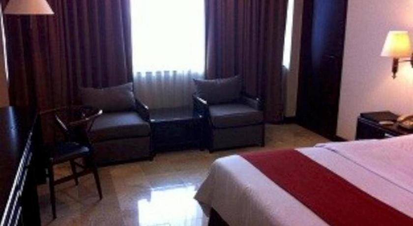 Mitra Bandung Hotel Buitenkant foto