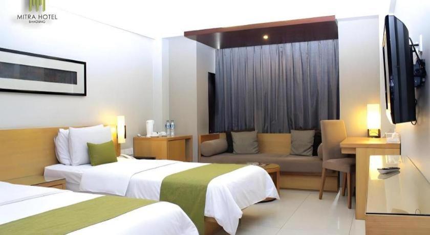 Mitra Bandung Hotel Buitenkant foto