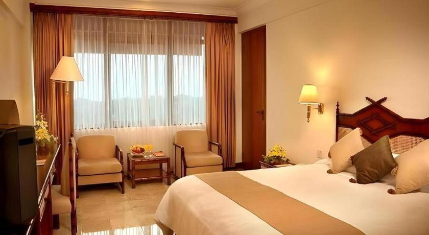 Mitra Bandung Hotel Buitenkant foto