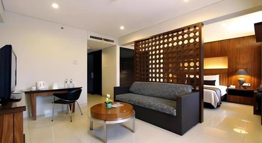 Mitra Bandung Hotel Buitenkant foto