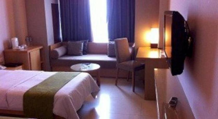 Mitra Bandung Hotel Buitenkant foto