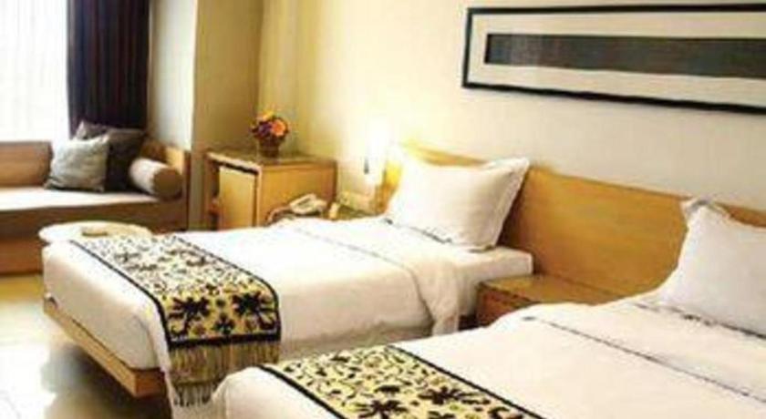 Mitra Bandung Hotel Buitenkant foto