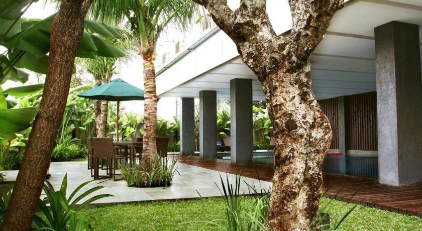 Mitra Bandung Hotel Buitenkant foto