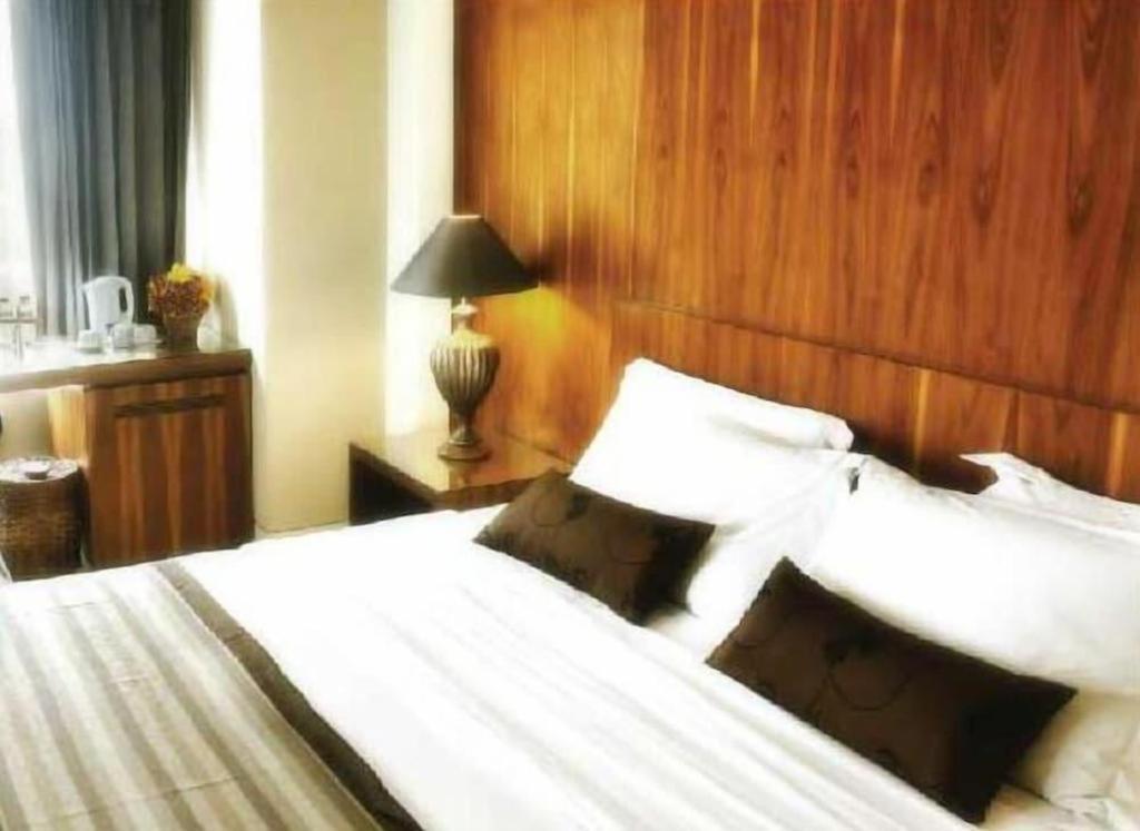 Mitra Bandung Hotel Buitenkant foto