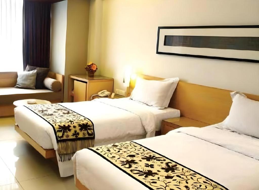 Mitra Bandung Hotel Buitenkant foto