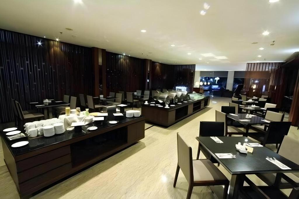 Mitra Bandung Hotel Buitenkant foto
