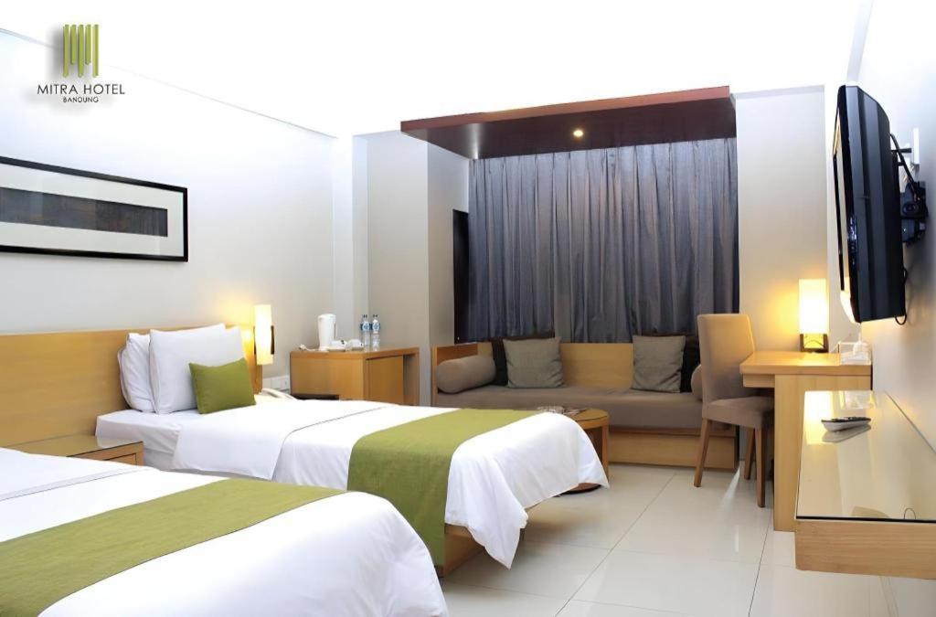 Mitra Bandung Hotel Buitenkant foto