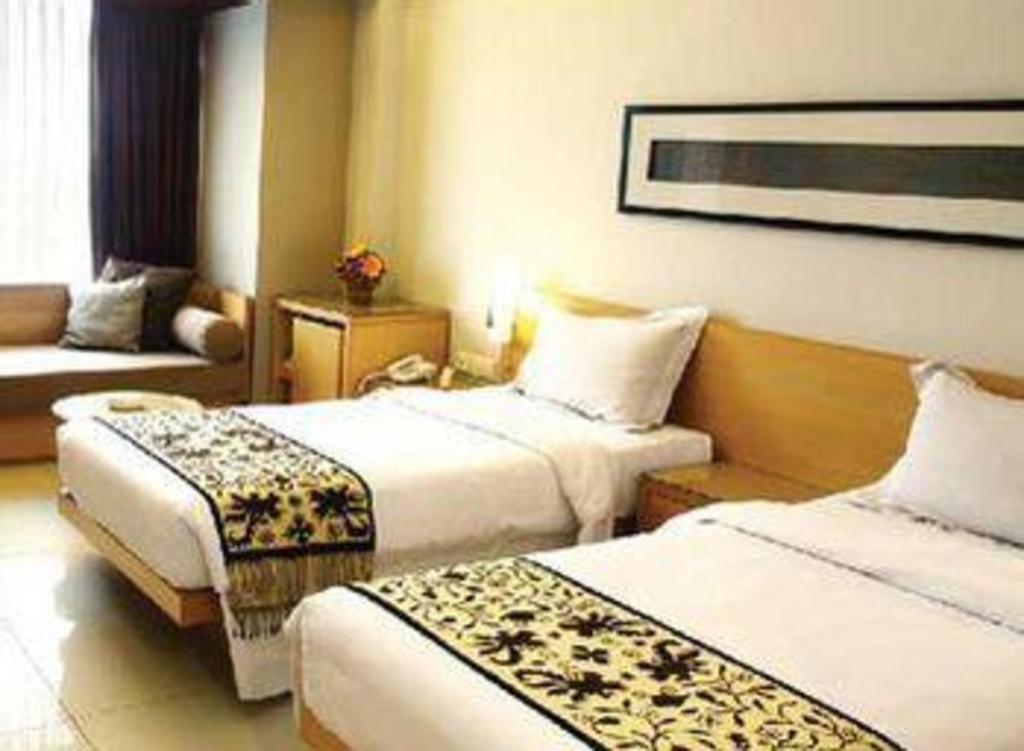 Mitra Bandung Hotel Buitenkant foto