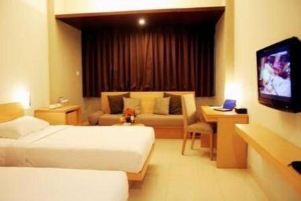 Mitra Bandung Hotel Buitenkant foto