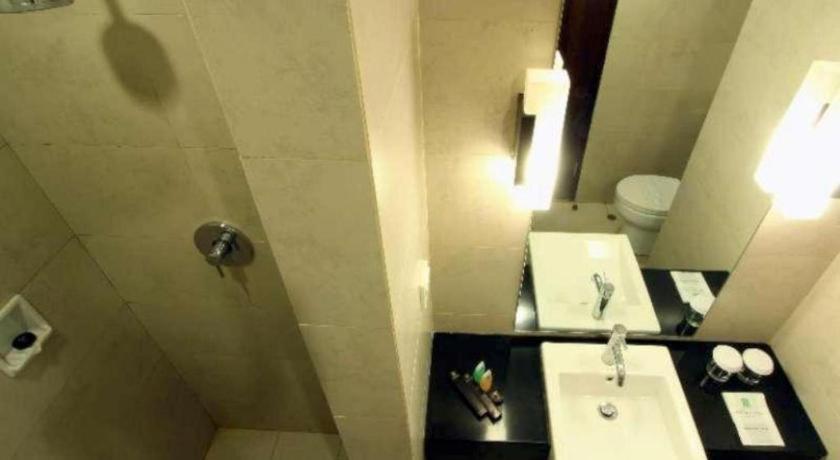 Mitra Bandung Hotel Buitenkant foto