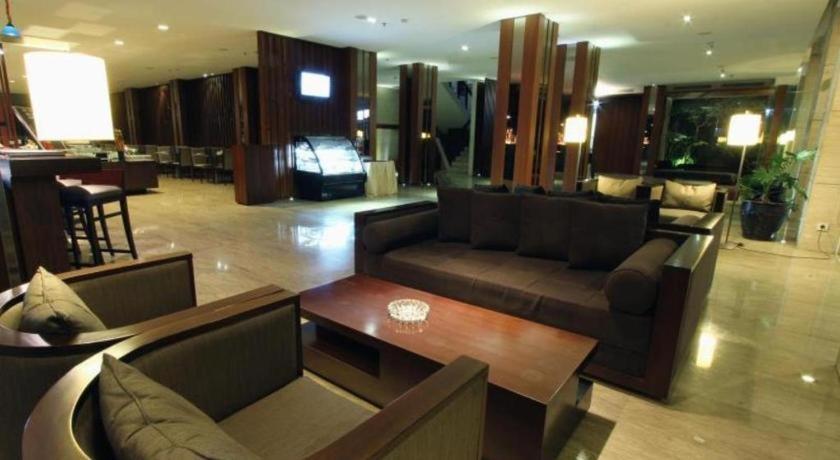 Mitra Bandung Hotel Buitenkant foto